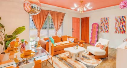 The Disco Den Prime location. Mins to amenities