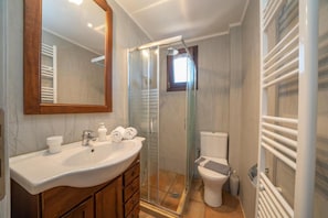 Shower, hair dryer, towels - Sun, sea and space to unwind — welcome to Villa Ostria (Lakithra)