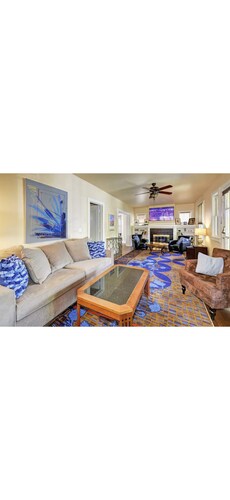 Renovated Historic Home, Walk to All! 4 BR/BA, Large deck and grill- Highlands-