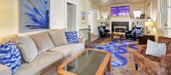 Renovated Historic Home, Walk to All! 4 BR/BA, Large deck and grill- Highlands-