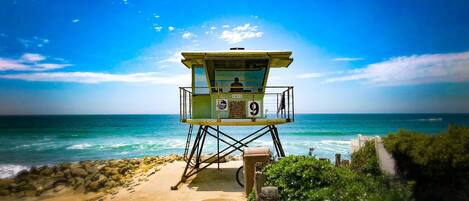 Beach nearby, sun-loungers, beach towels