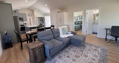 Quiet Getaway 2BD2BH with AC in Sunny San Diego