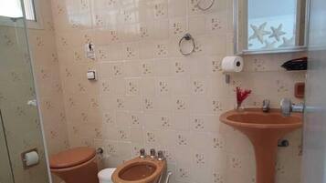 Tripla Comfort, aria condizionata, vista piscina | Wi-Fi gratuito
