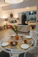 Colazione a buffet inclusa, servita tutte le mattine 