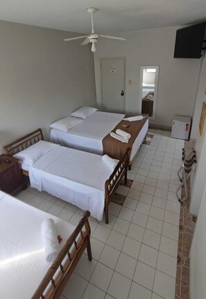 Habitación cuádruple Confort, vistas a la piscina | Wifi gratis