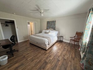 3 bedrooms, iron/ironing board, WiFi - Charming 3-bedroom house in welcoming Lexington with AC (Lexington)