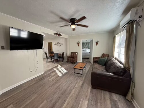 Charming 3-bedroom house in welcoming Lexington with AC