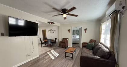 Charming 3-bedroom house in welcoming Lexington with AC