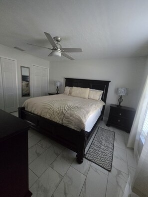 3 bedrooms, WiFi - Enchanting 3-bedroom house - Peaceful Family Escape (Cape Coral)