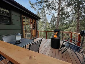 Outdoor dining - THE Treehouse, Panoramic Views, Coffee Bar, KING Bed (Cascade-Chipita Park)