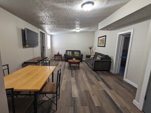 Interior - Enjoy your stay in downtown Lorain (Lorain)