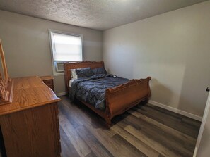 2 quartos, ferros/tábuas de passar roupa, Wi-Fi, roupa de cama