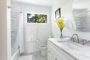 Hair dryer, towels, soap, shampoo - Lily Pond Dream House (Sag Harbor)