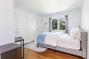 4 bedrooms, iron/ironing board, free WiFi, bed sheets - Lily Pond Dream House (Sag Harbor)
