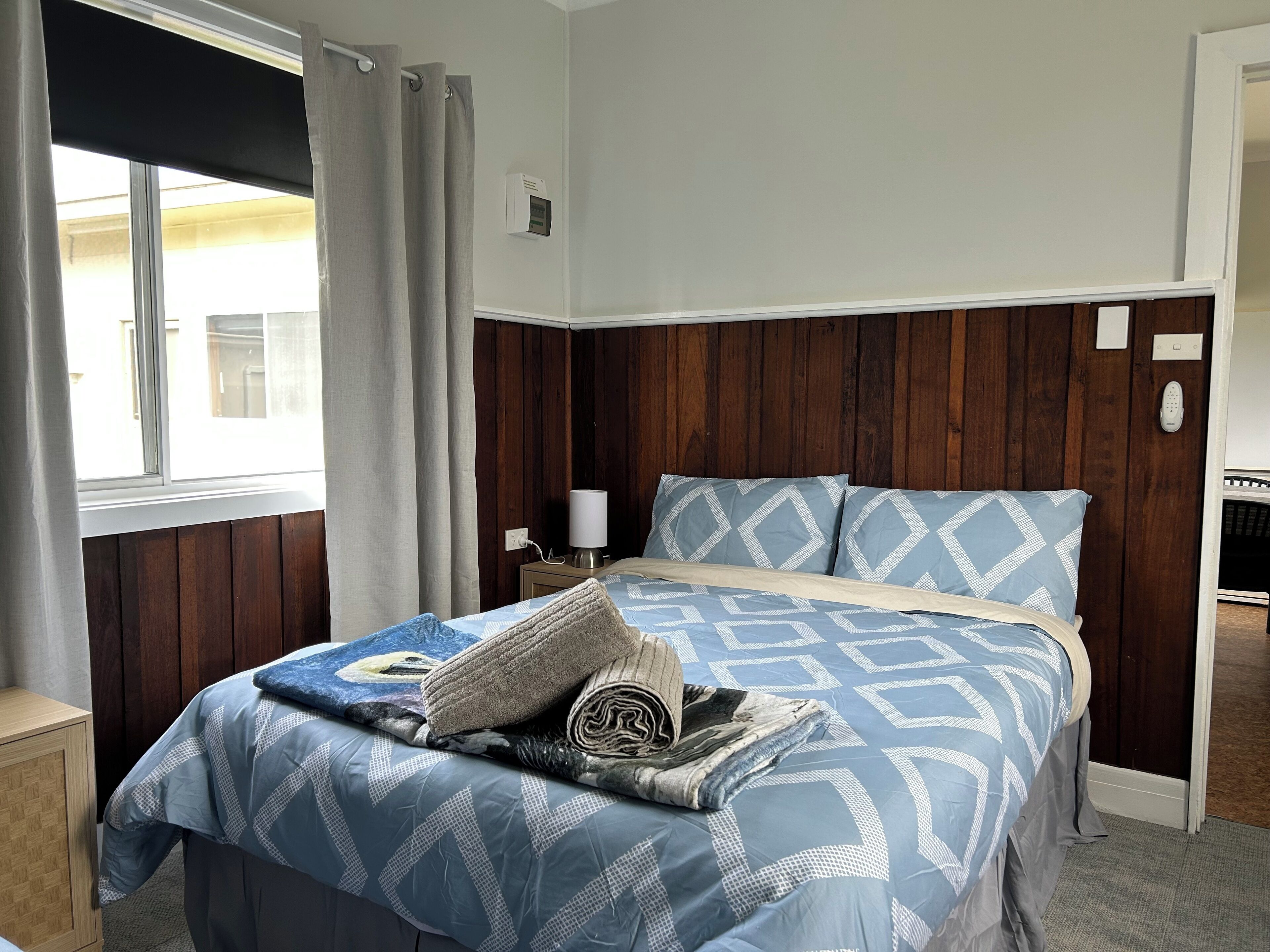 2 habitaciones, tabla de planchar con plancha y wifi gratis 