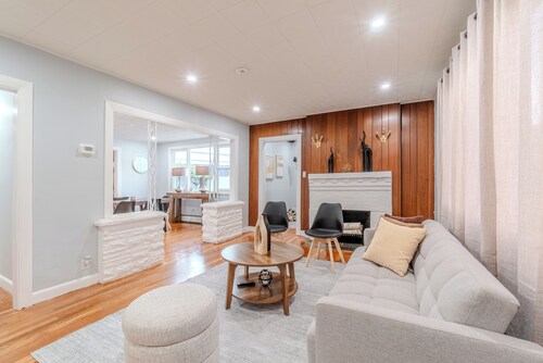 Cozy 3BD 1BA near Beach T-10 Min from Boston