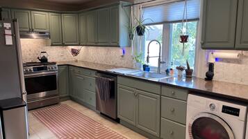 Oven, stovetop, dishwasher