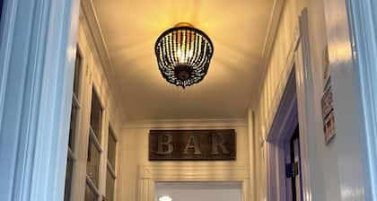 Cozy Condo: 7mi to MET LIFE Stadium, walk to town and all public transportation