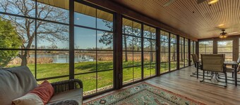 Lazy Loon Oasis - Spacious Luxury 5-bedroom cabin walkable to Crosby with AC