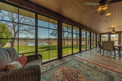 Lazy Loon Oasis - Spacious Luxury 5-bedroom cabin walkable to Crosby with AC