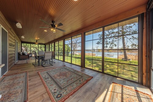 Lazy Loon Oasis - Spacious Luxury 5-bedroom cabin walkable to Crosby with AC