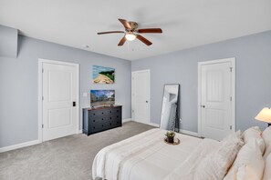 4 عدّة غرف نوم ومكواة/لوح كي وواي فاي وملاءات أسرّة