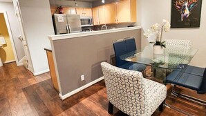Unclassified image, 3 of 41, button - Enchanting 2-bedroom, Sleeps 6, in Heart of Highlands-Nulu-Bardstown Road (Louisville)