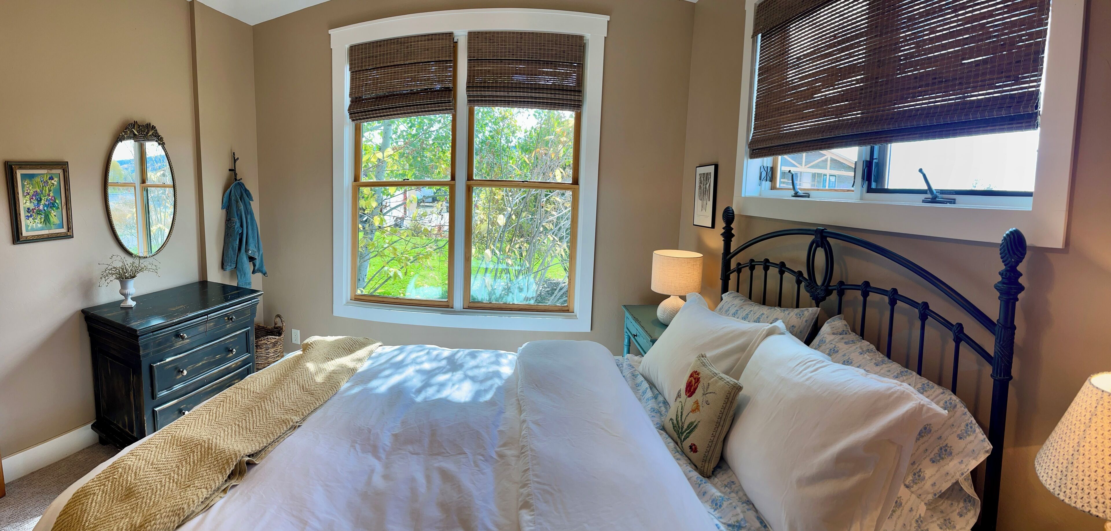 3 bedrooms, desk, iron/ironing board, free WiFi