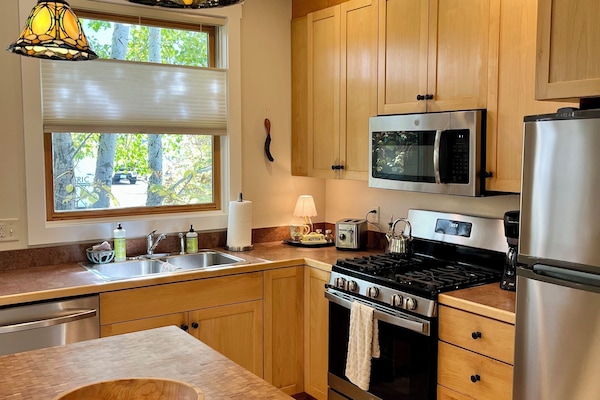 Geladeira, micro-ondas, fogão, cooktop