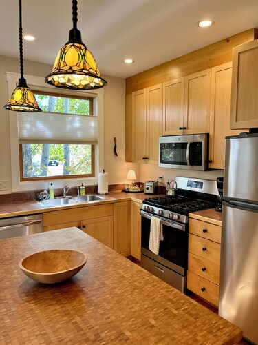 Idyllic Cottage Retreat at the base of Teton Pass: Adventure Awaits!