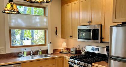 Idyllic Cottage Retreat at the base of Teton Pass: Adventure Awaits!