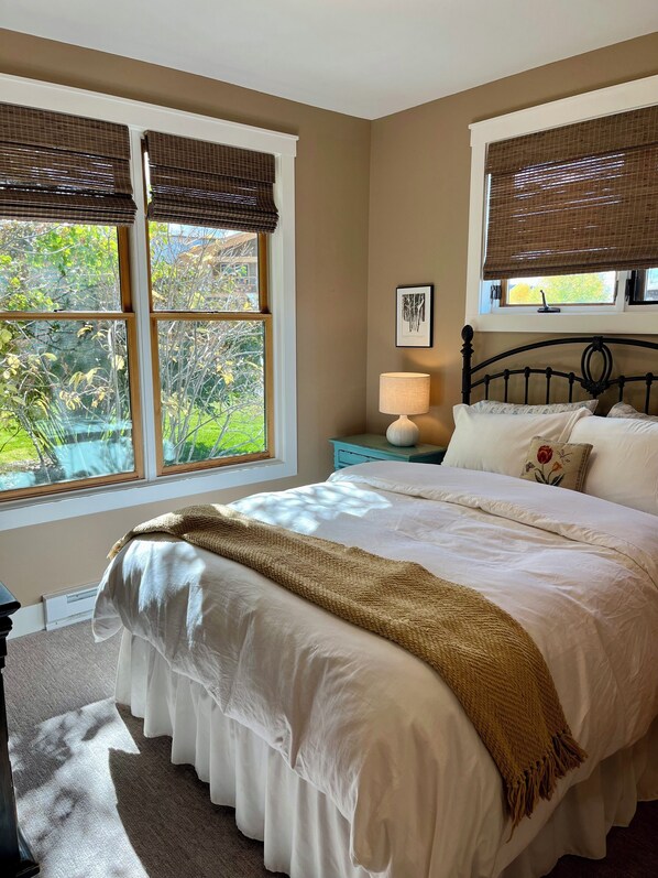 3 bedrooms, desk, iron/ironing board, free WiFi