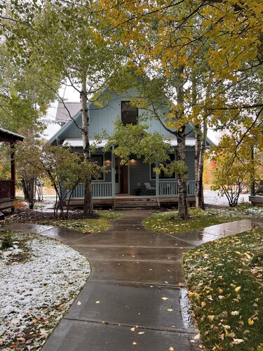 Idyllic Cottage Retreat at the base of Teton Pass: Adventure Awaits!