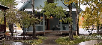 Idyllic Cottage Retreat at the base of Teton Pass: Adventure Awaits!