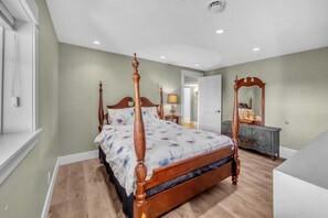 1 bedroom, iron/ironing board, free WiFi, bed sheets - Rocky View Bed and Breakfast in heart of NW Calgary! Walkout suite (Calgary)