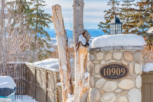 Rocky View Bed and Breakfast in heart of NW Calgary!