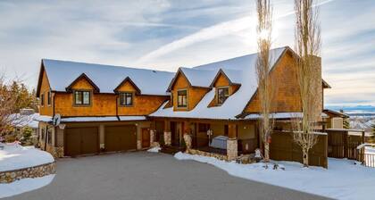 Rocky View Bed and Breakfast in heart of NW Calgary! Walkout suite