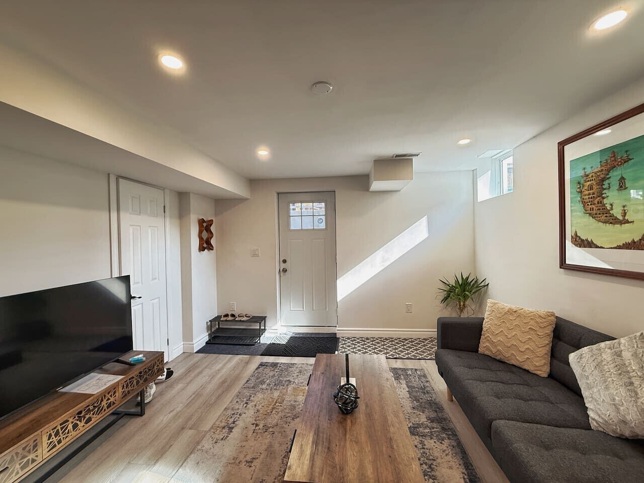 Smart TV, books, offices