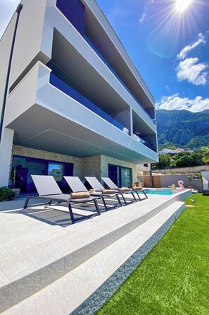 A heated pool - Villa 5 by Interhome (Makarska)