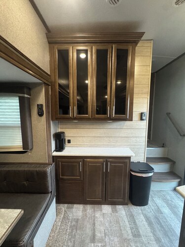 Cozy 1-bedroom 5th wheel perfect for a couple or solo traveler