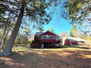 Exterior - Nature Lovers Waterfront Retreat on Winnekeag Lake. Cozy Year-Round Escape. (Ashburnham)