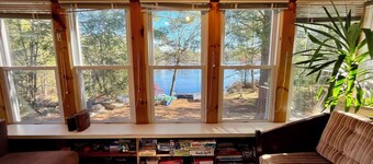 Nature Lovers Waterfront Retreat on Winnekeag Lake.  Cozy Year-Round Escape.