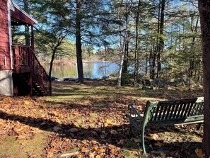Property grounds - Nature Lovers Waterfront Retreat on Winnekeag Lake. Cozy Year-Round Escape. (Ashburnham)