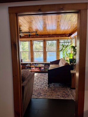 المنشأة من الداخل