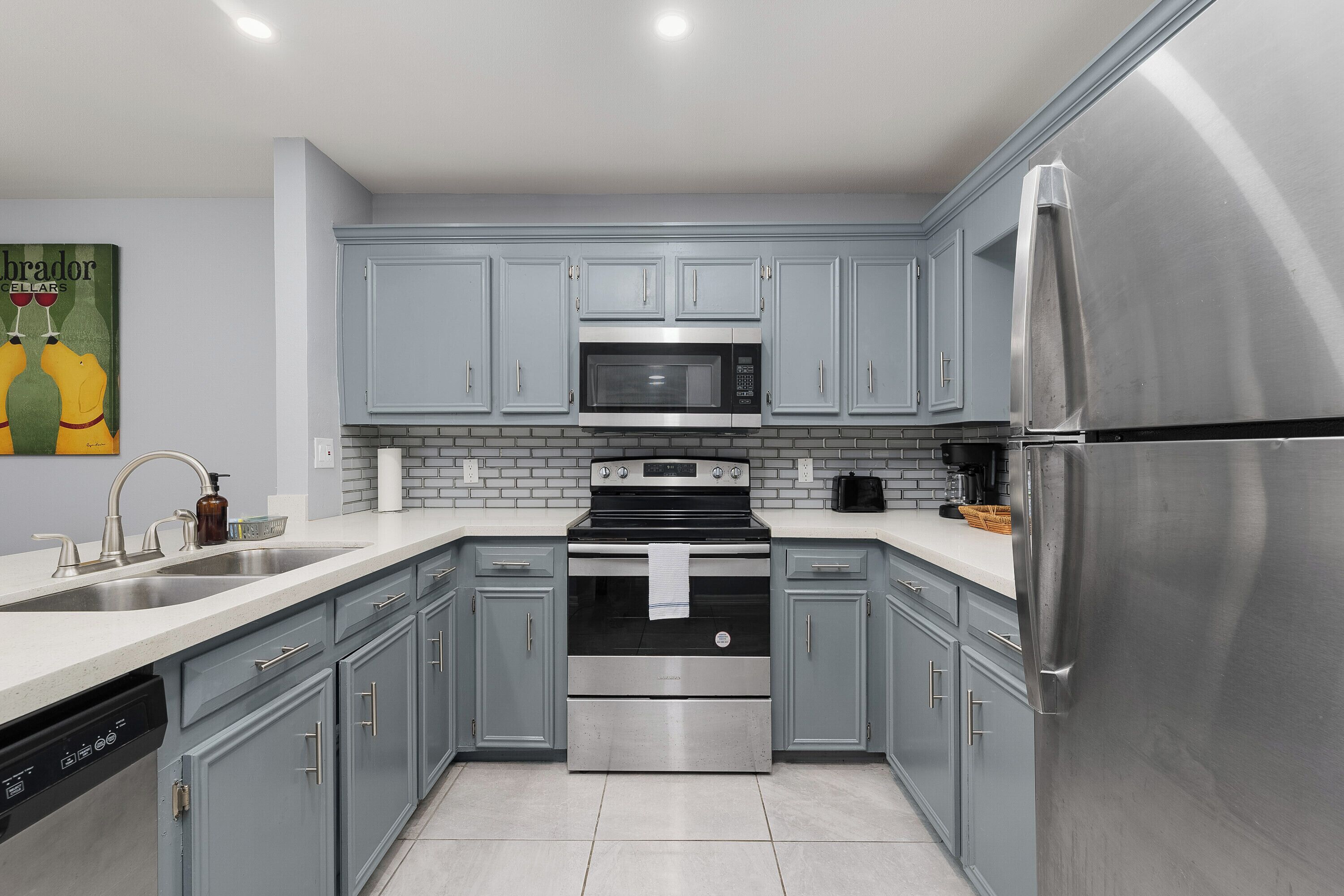 Fridge, oven, stovetop, dishwasher