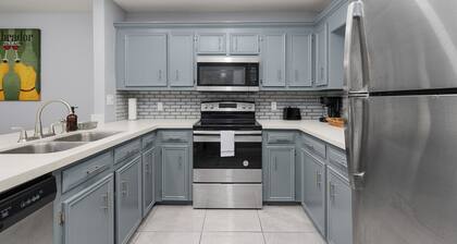 The 3 Queen Gem by 802 & Paredes