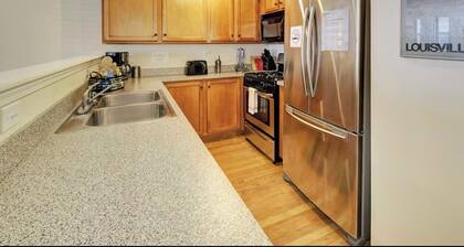 Charming 2-bedroom Home, Sleeps 6, 2BR/2.5BA, Highlands-Nulu-Bardstown Road