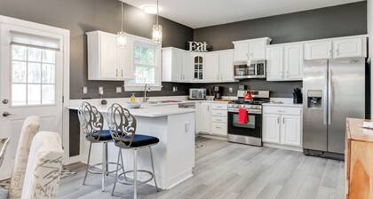 Walkable Church Hill Stay | Private Patio & Grill