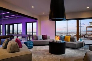 المنشأة من الداخل