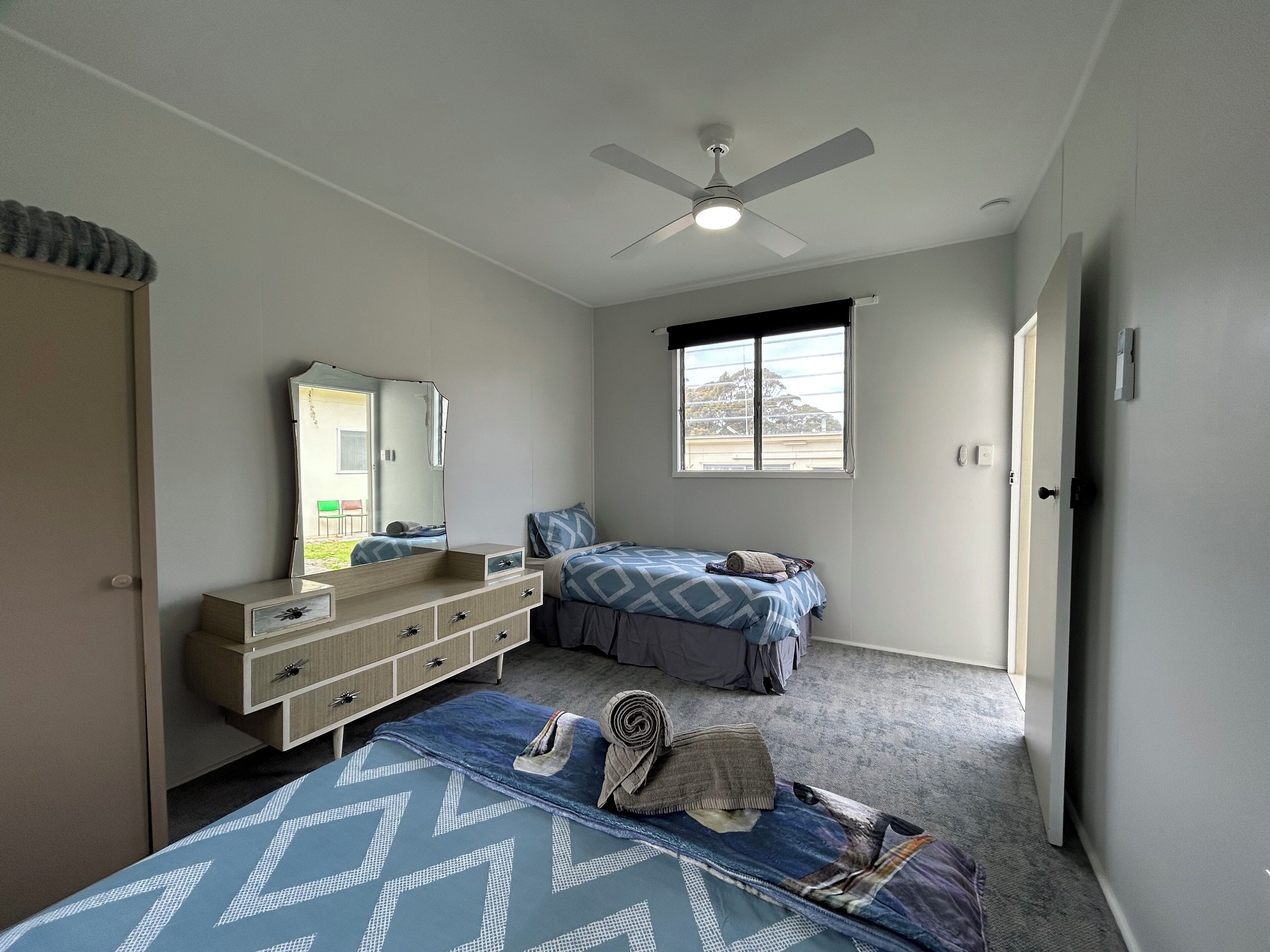 1 habitación, tabla de planchar con plancha, wifi y ropa de cama 